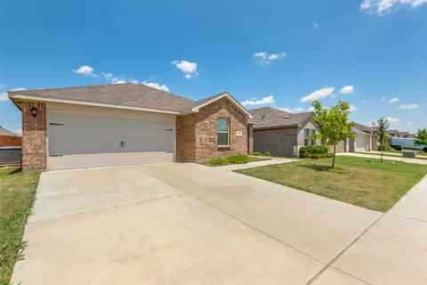 1905 Duskwood Dr, Lancaster, TX 75146