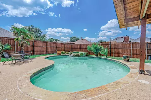 2221 Austin Dr, Mesquite, TX 75181