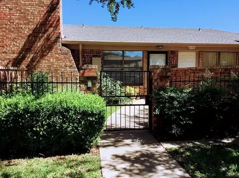 1105 Glenbrook St, Benbrook, TX 76126