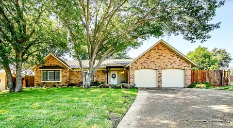 6104 Rayburn Ct, Fort Worth, TX 76133