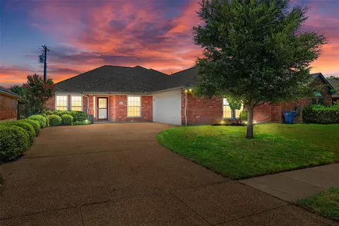 417 Park Meadows Dr, Crowley, TX 76036