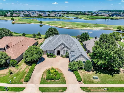 2503 Waters Edge Dr, Granbury, TX 76048