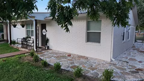 300 Cottonwood St, Comanche, TX 76442