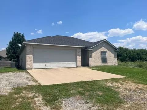 611 S Bois D Arc St, Grandview, TX 76050
