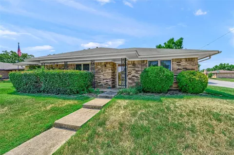 2712 Regal Dr, Denison, TX 75020