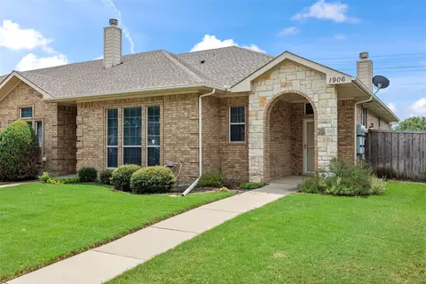 1906 Poinsettia Blvd, Denton, TX 76208
