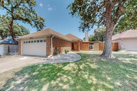 1416 Landmark Ct, Irving, TX 75060