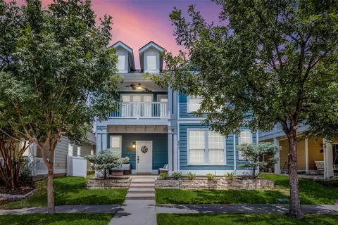 905 Hayden Ln, Savannah, TX 76227