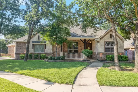 8642 Wavyleaf Ln, North Richland Hills, TX 76182