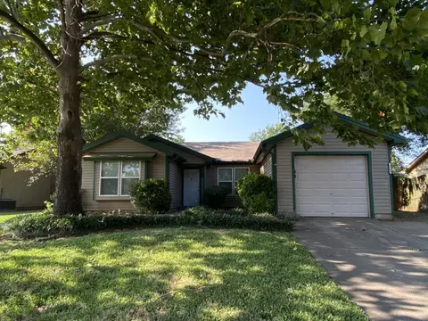 1504 Colonnade Dr, Arlington, TX 76018