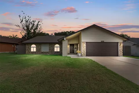 2829 Elk Grove Rd, Carrollton, TX 75007