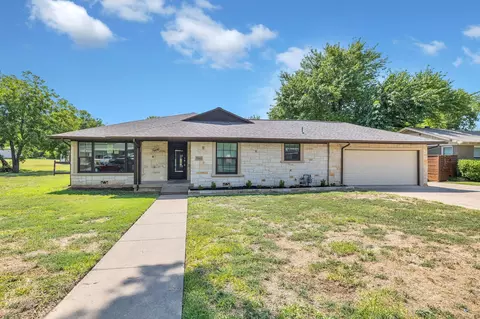 7042 Hardisty St, Richland Hills, TX 76118