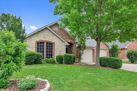 2636 Bent Tree Dr, Hurst, TX 76054