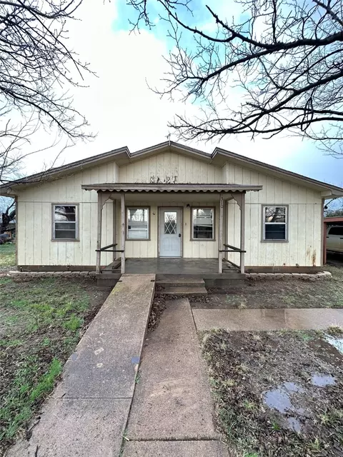 310 N Berry St, Throckmorton, TX 76483