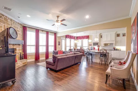 Living - 452 Tablerock Dr, Murphy, TX 75094 photo 2 of 3