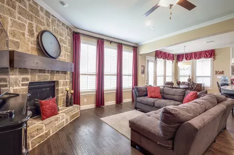 Living - 452 Tablerock Dr, Murphy, TX 75094 photo 3 of 3