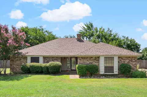315 Tumbling Trl, Burleson, TX 76028