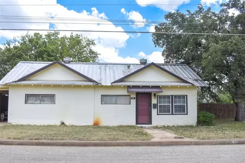 605 E 6th St, Brady, TX 76825