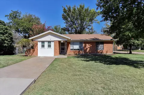 104 W Jessup St, Alvarado, TX 76009