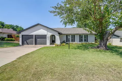 6878 Chickering Rd, Fort Worth, TX 76116