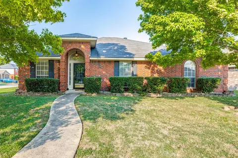 1615 High Pointe Ln, Cedar Hill, TX 75104
