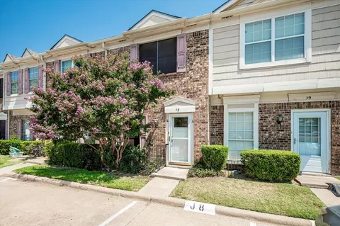 637 Carriagehouse Ln #J8, Garland, TX 75040