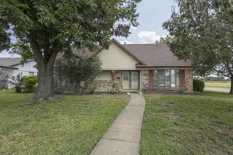 926 Chevy Chase Dr, Garland, TX 75043