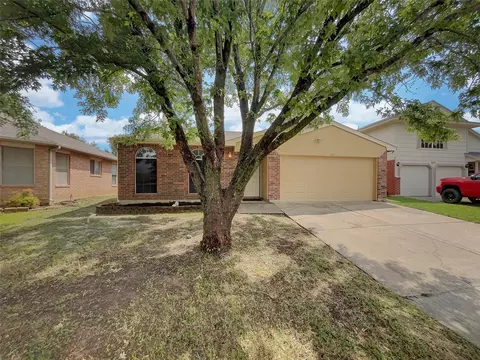 625 Hollyberry Dr, Mansfield, TX 76063