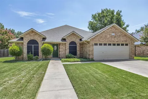7004 Lonesome Oaks Dr, North Richland Hills, TX 76182