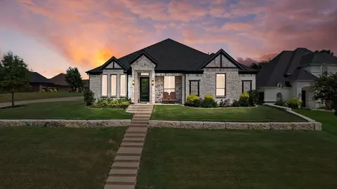 906 Waterloo Lake Dr, Denison, TX 75020