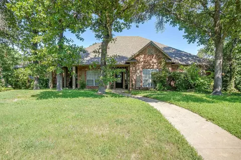 103 Hillside Dr E, Burleson, TX 76028