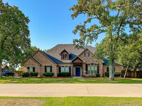 208 Woodland Dr, Krugerville, TX 76227