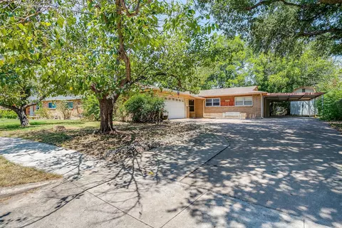 360 W Southern Ave, Saginaw, TX 76179