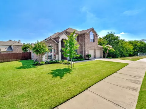 Exterior - 7000 Edwards Rd, Denton, TX 76208 photo 2 of 10