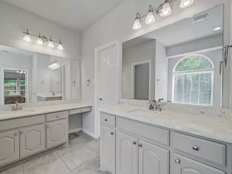 Bath - 7000 Edwards Rd, Denton, TX 76208 photo 3 of 5