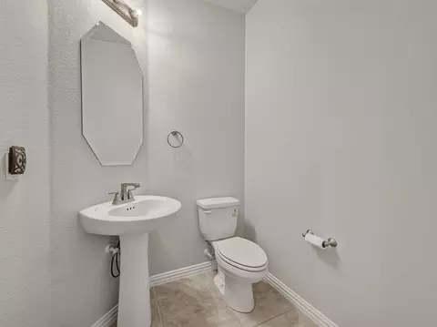 Bath - 7000 Edwards Rd, Denton, TX 76208 photo 5 of 5
