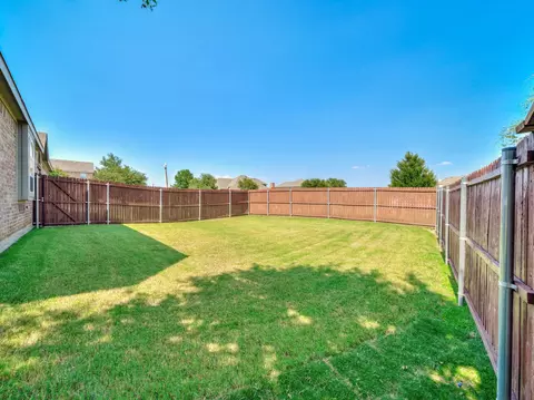 Exterior - 7000 Edwards Rd, Denton, TX 76208 photo 7 of 10