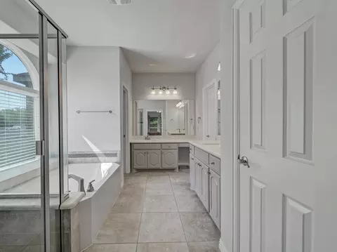 Bath - 7000 Edwards Rd, Denton, TX 76208 photo 1 of 5