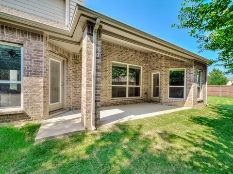 Exterior - 7000 Edwards Rd, Denton, TX 76208 photo 4 of 10