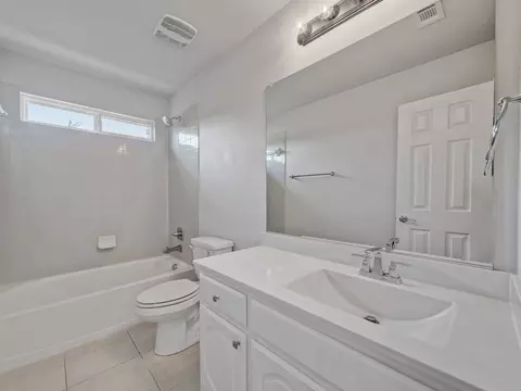 Bath - 7000 Edwards Rd, Denton, TX 76208 photo 4 of 5