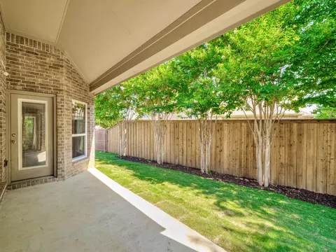 Exterior - 7000 Edwards Rd, Denton, TX 76208 photo 3 of 10