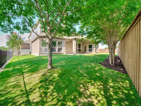 Exterior - 7000 Edwards Rd, Denton, TX 76208 photo 9 of 10