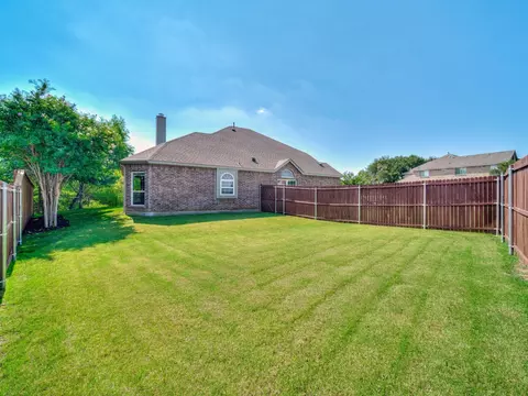 Exterior - 7000 Edwards Rd, Denton, TX 76208 photo 8 of 10