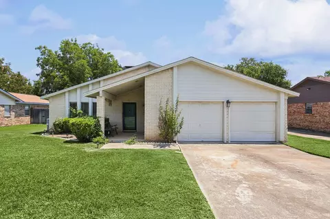 3208 Sapphire St, Bedford, TX 76021