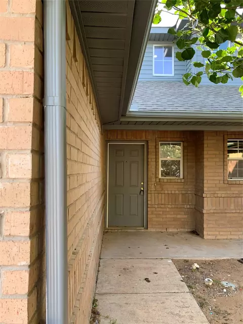 1325 Village Garden Dr, Azle, TX 76020