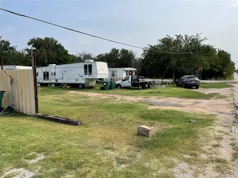 207 NE Front St, Millsap, TX 76066