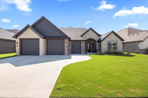 104 Spieth St, Granbury, TX 76048