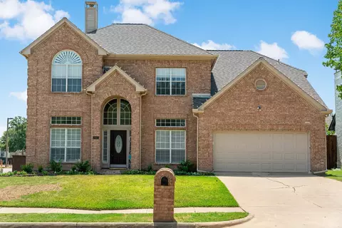 800 Canyon Crest Dr, Irving, TX 75063