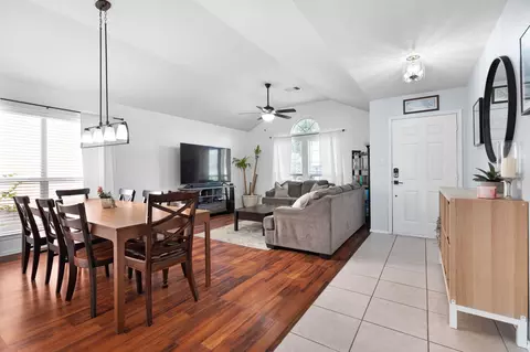 2206 Eden Green Dr, Arlington, TX 76001