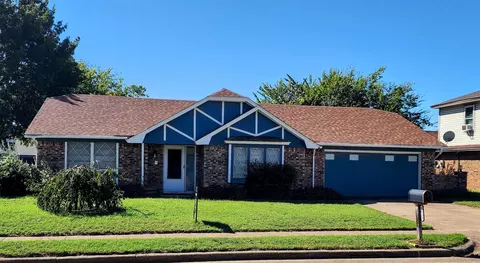 1613 Limestone Trl, Edgecliff Village, TX 76134